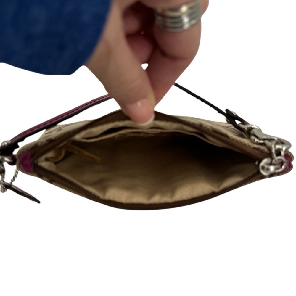 Coach Signature Wristlet Khaki/Passion Berry - Picture 5 of 8